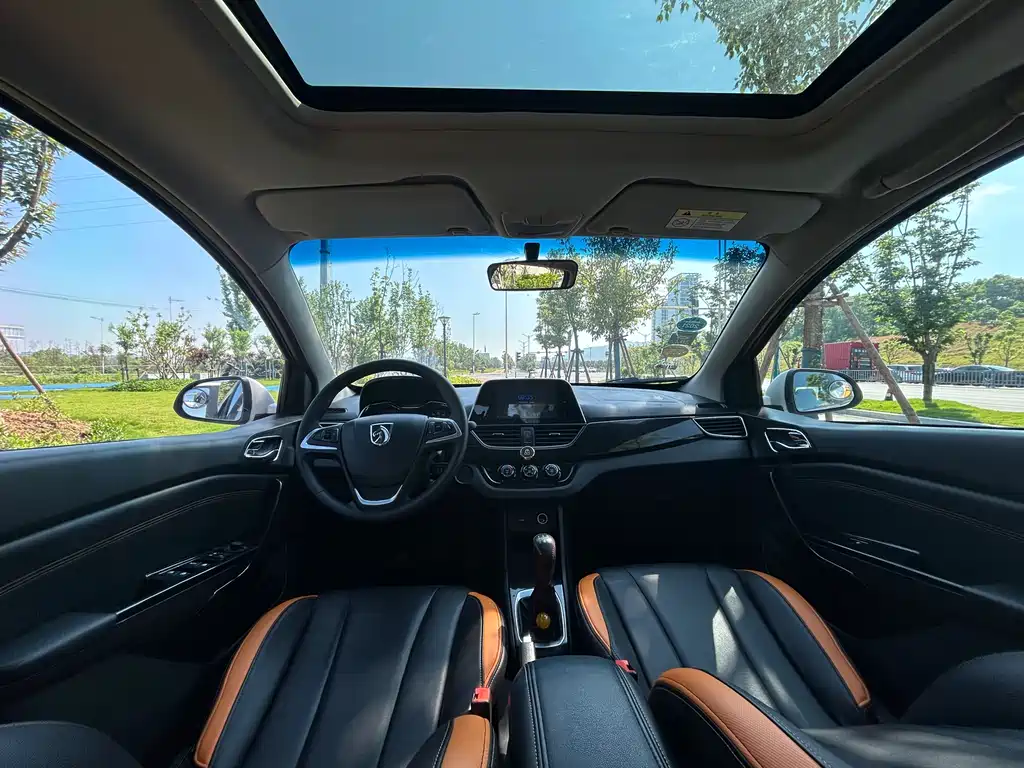 Baojun 310 1.2 L Manual Luxury