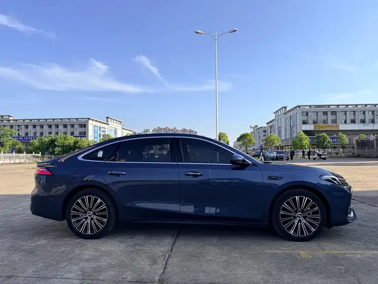 Geely Galaxy A7 EM-i 150 km Starship