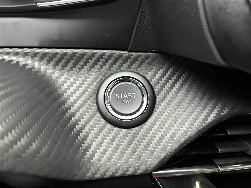 Peugeot 2008 2022 230 THP THE ONE