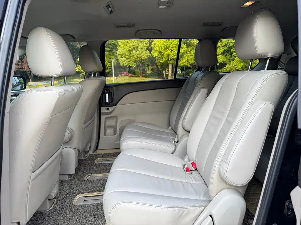 Mazda 8 马自达8 2013款 2.5 L 精英版