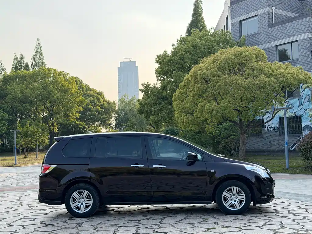 Mazda 8 马自达8 2013款 2.5 L 精英版
