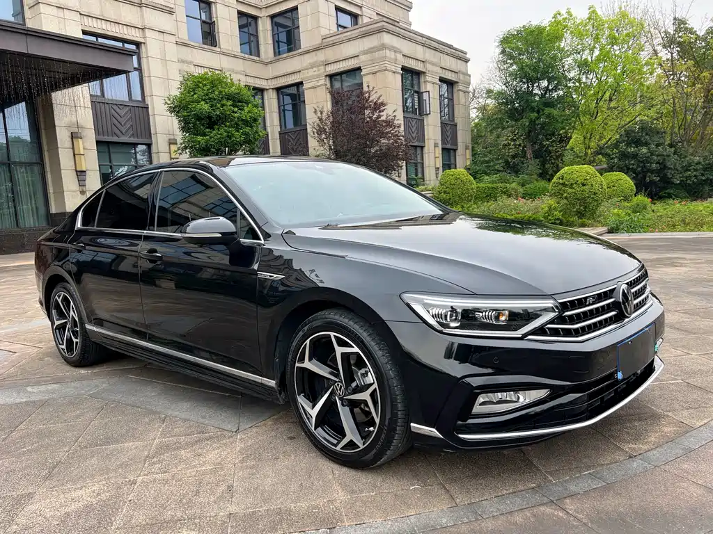 Magotan 200 10 K Commemorative 330 TSI DSG Luxury