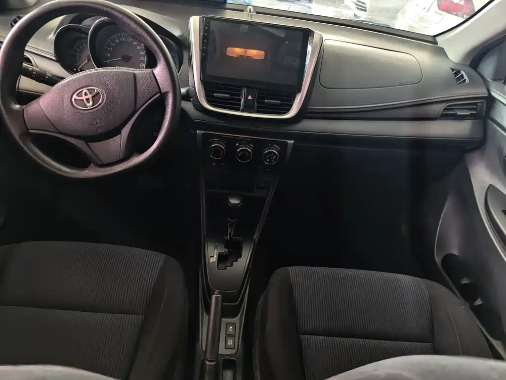 YARiS L Zhixiang 1.5 E CVT Charm Motion CN-VI