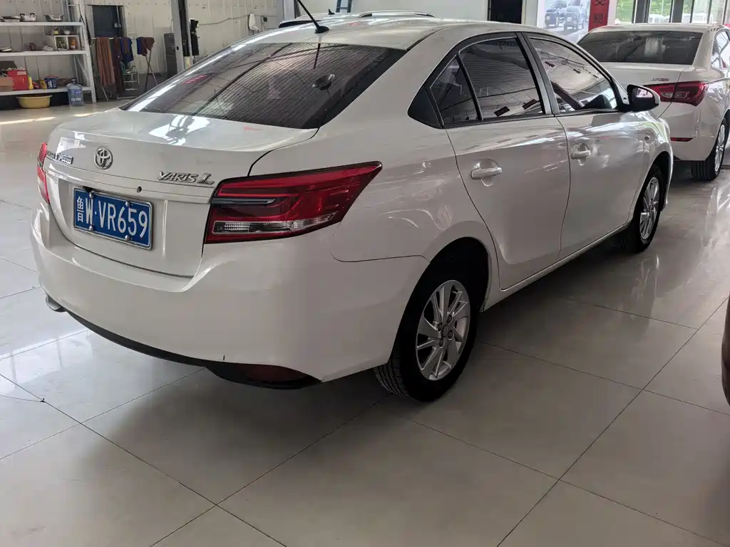 YARiS L Zhixiang 1.5 E CVT Charm Motion CN-VI