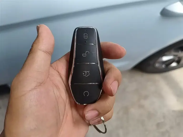 BYD Qin L 秦L 2026款 DM-i 128 KM进取型