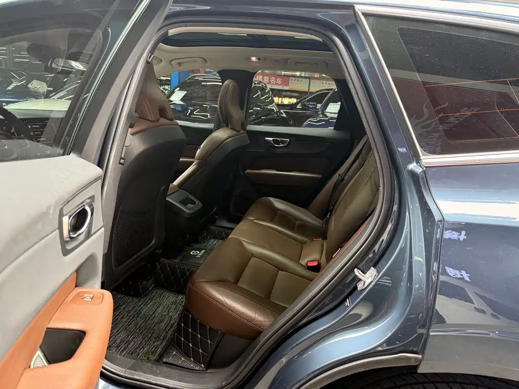 Volvo XC60 T5 4 WD Smart Ease Luxury