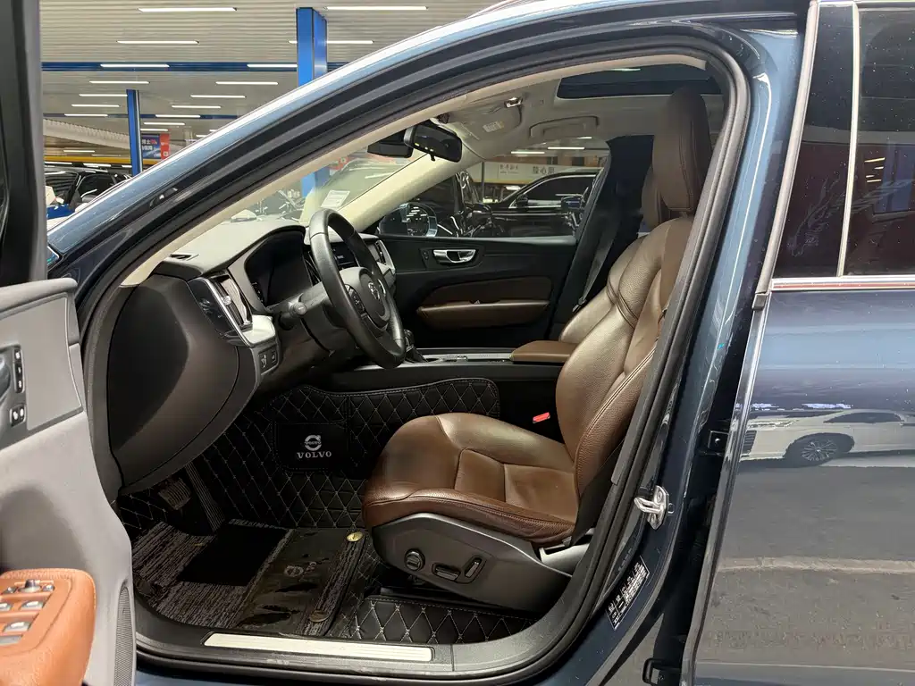 Volvo XC60 T5 4 WD Smart Ease Luxury