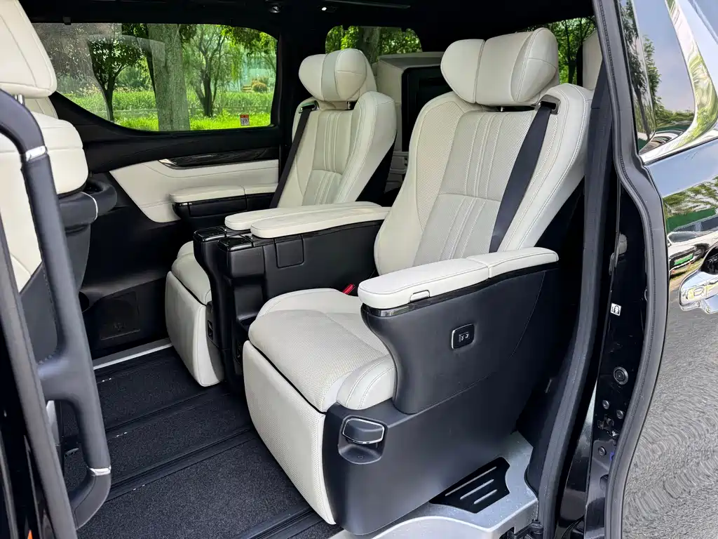 Lexus LM 300 h 7-seat Elegant