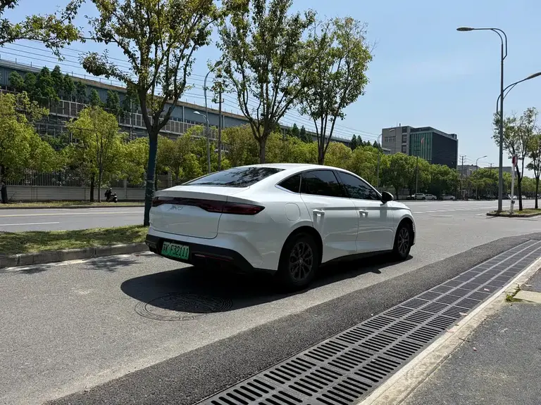 BYD Qin L DM-i 80 KM Leading