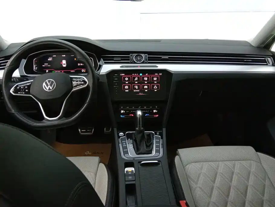 Magotan 200 10 K Commemorative 330 TSI DSG Luxury