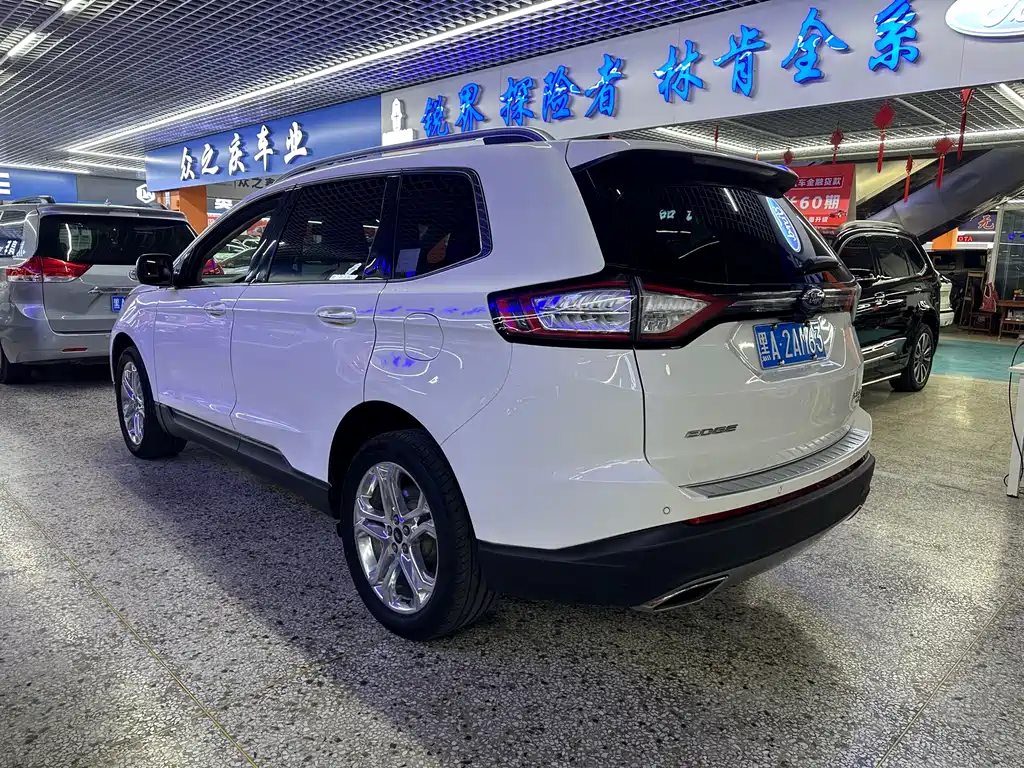 Edge EcoBoost 245 2 WD Grand Sharp 7-seat