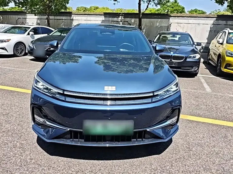 Geely Galaxy A7 EM-i 150 km Starship