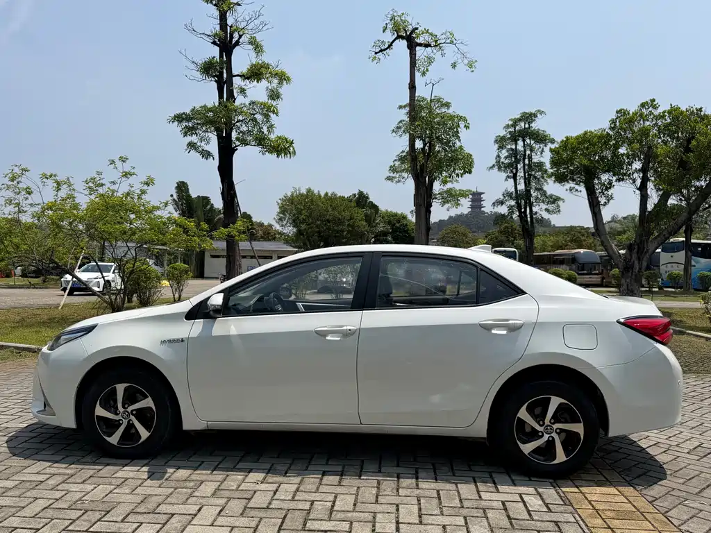 Levin Facelift Dual Engine 1.8 H GS E-CVT Elite Sunroof CN-V