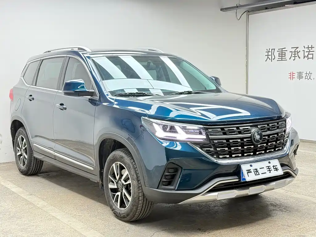 Fengxing T5 Prosperity 1.6 L Manual Build Dream 5-seat