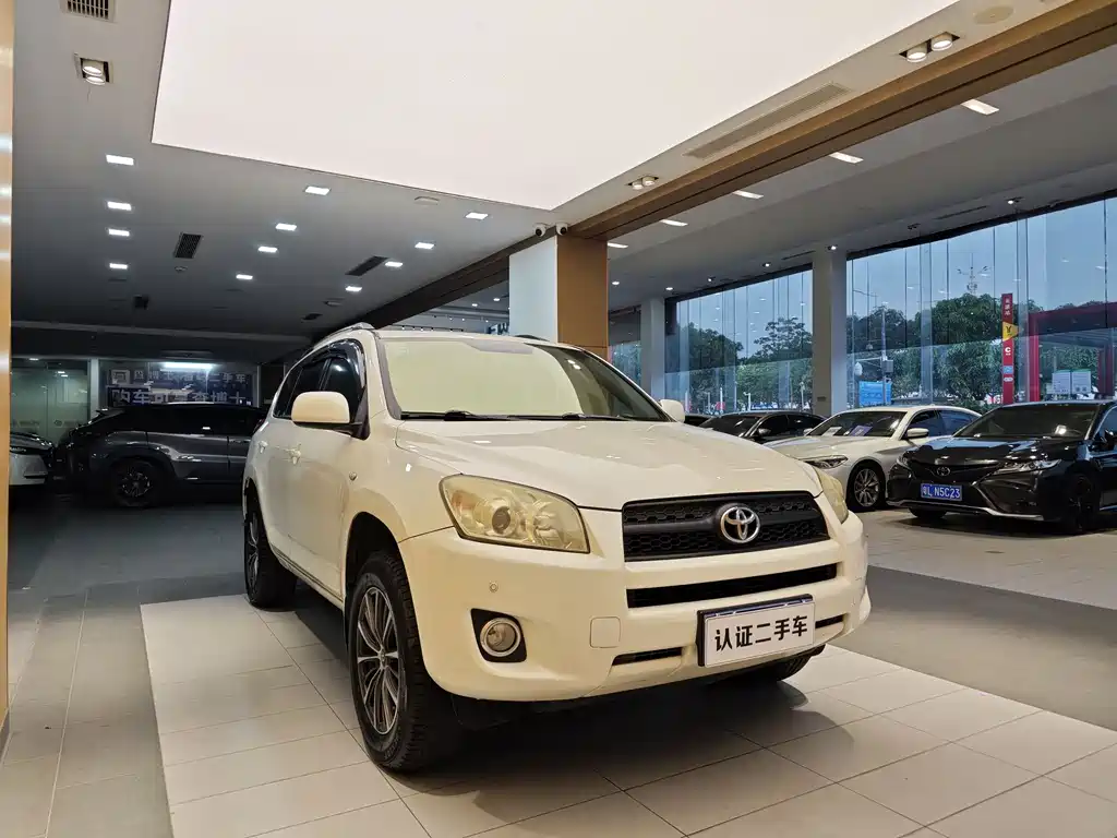 RAV4 2.0 L Auto Luxury