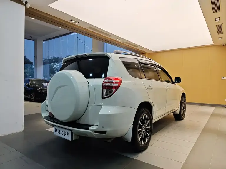 Toyota RAV4 2.0 L Auto Luxury