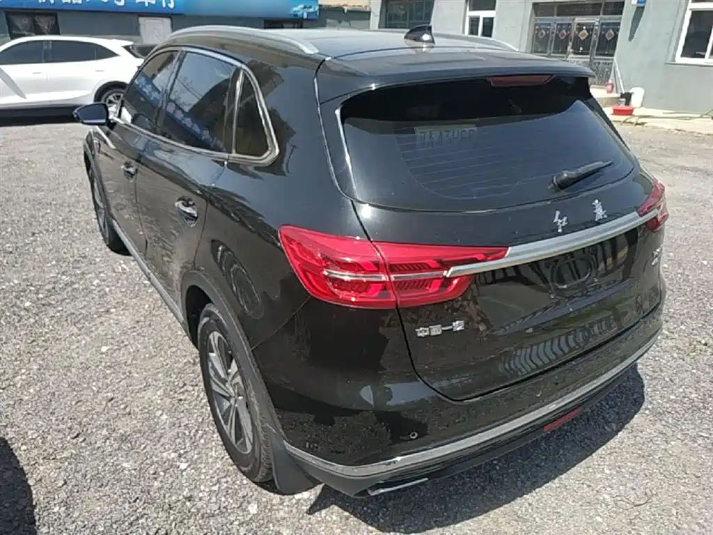 Hongqi HS5 2.0 T Connected Flagship Enjoyment