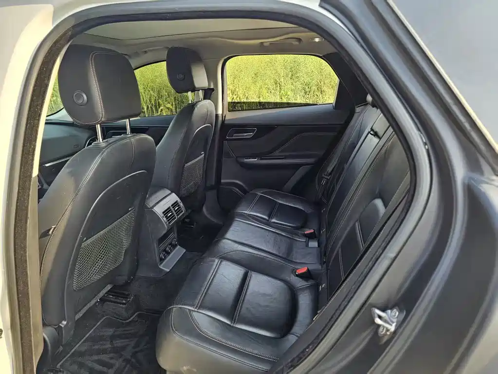Jaguar F-PACE 2.0 T 4 WD Urban Premium