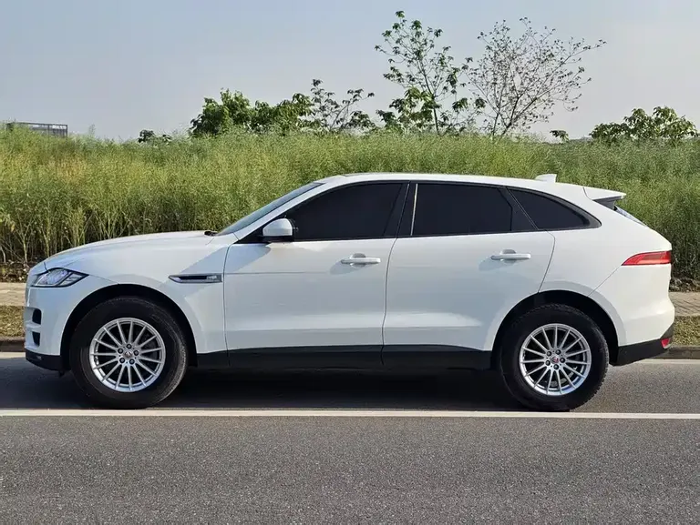 Jaguar F-PACE 2.0 T 4 WD Urban Premium