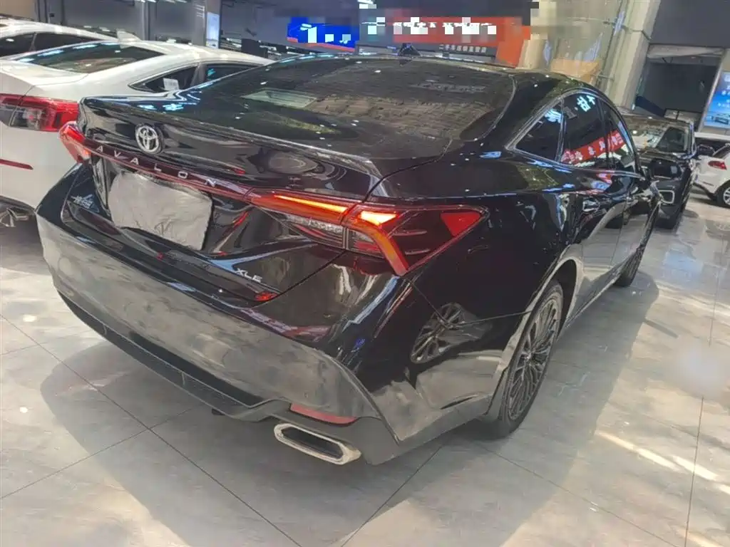 Avalon 2.0 L XLE Premium