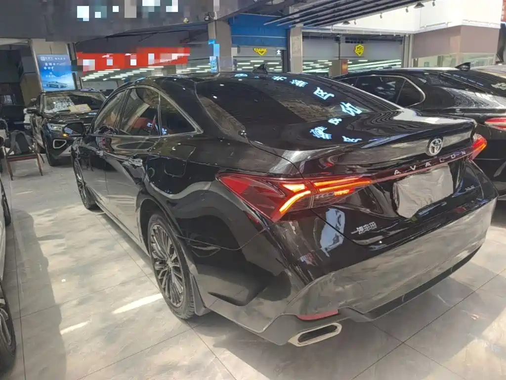 Avalon 2.0 L XLE Premium