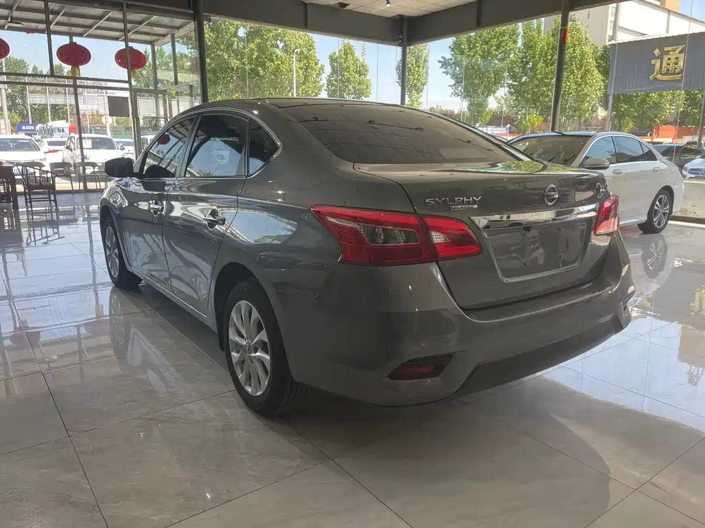 Sylphy Facelift Classic 1.6 XE CVT Comfort