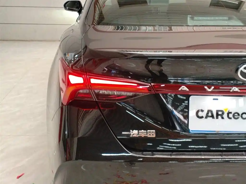 Avalon 2.0 L XLE Premium CN-VI