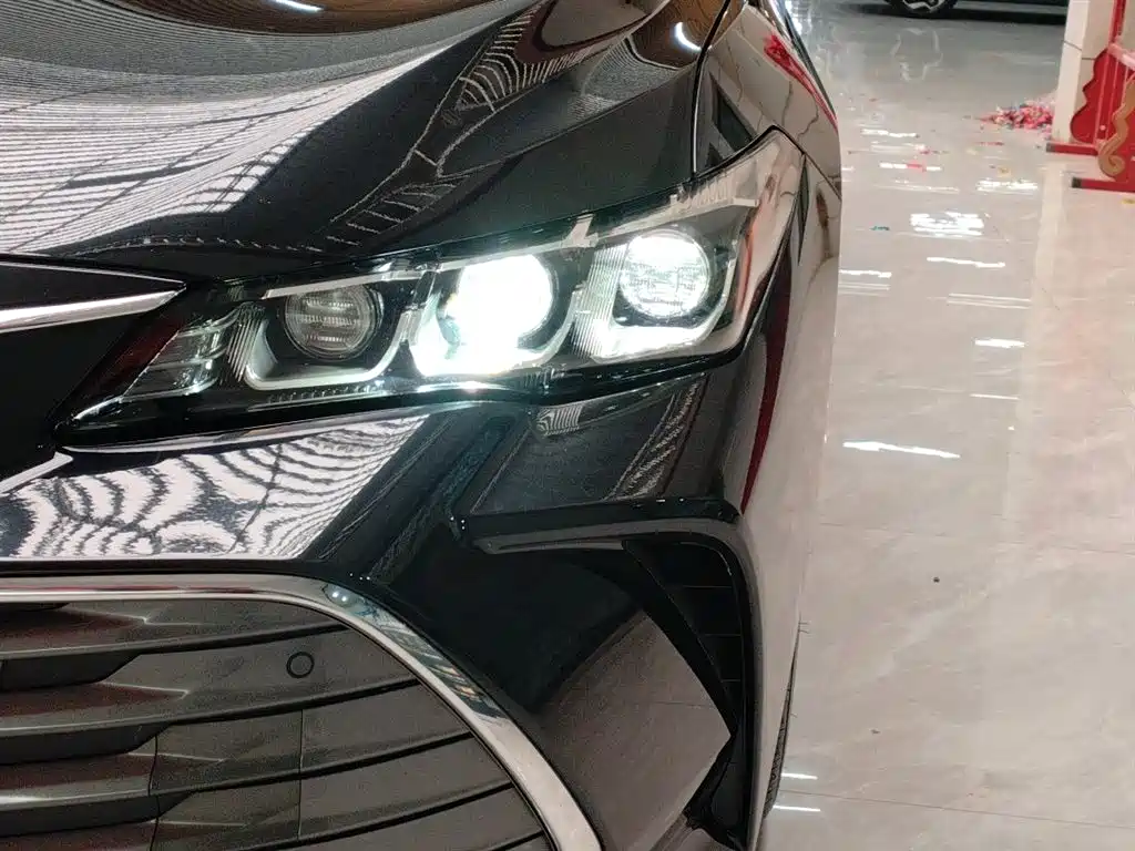 Avalon 2.0 L XLE Premium CN-VI