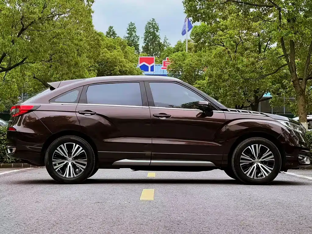 Avancier 370 TURBO 4 WD Premium