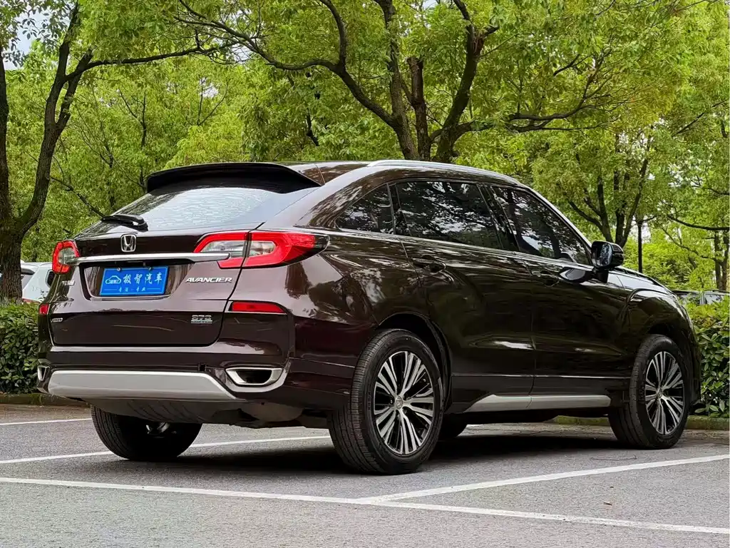 Avancier 370 TURBO 4 WD Premium