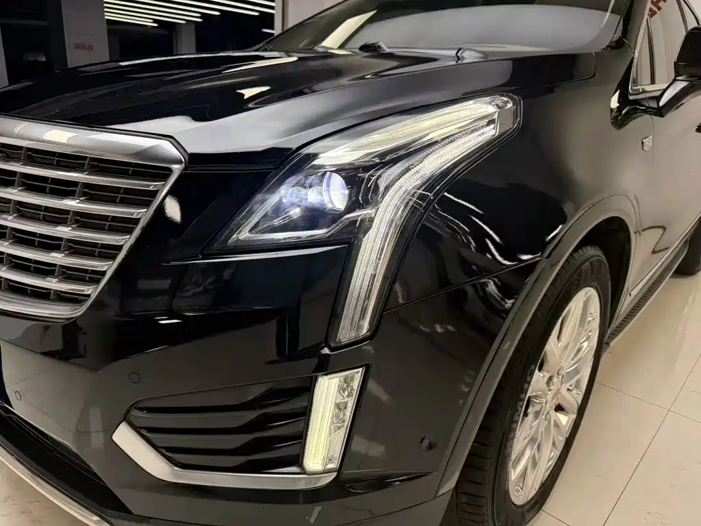 Cadillac XT5 28 E 4 WD Platinum