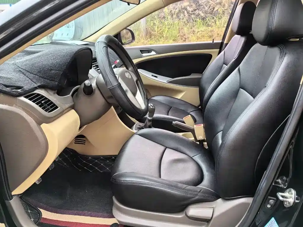 Accent 瑞纳 2010款 三厢 1.4 L 手动舒适型GS