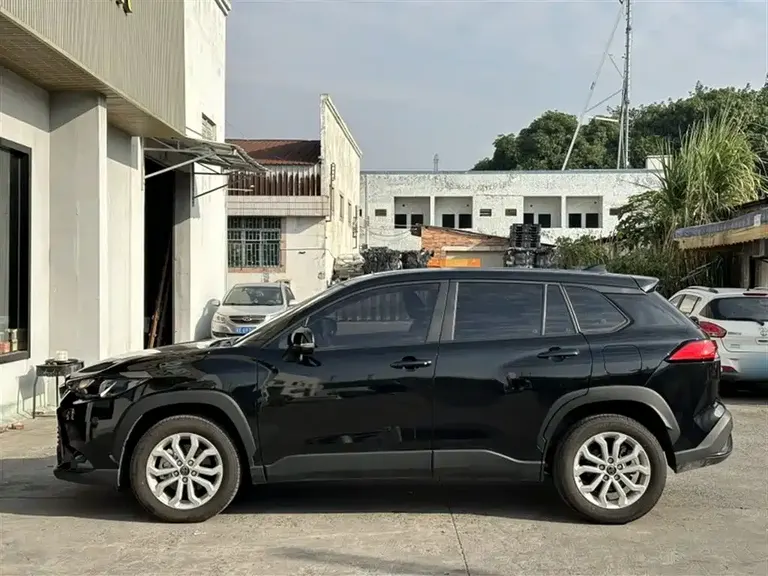 Toyota Frontlander 2.0 L CVT Leading