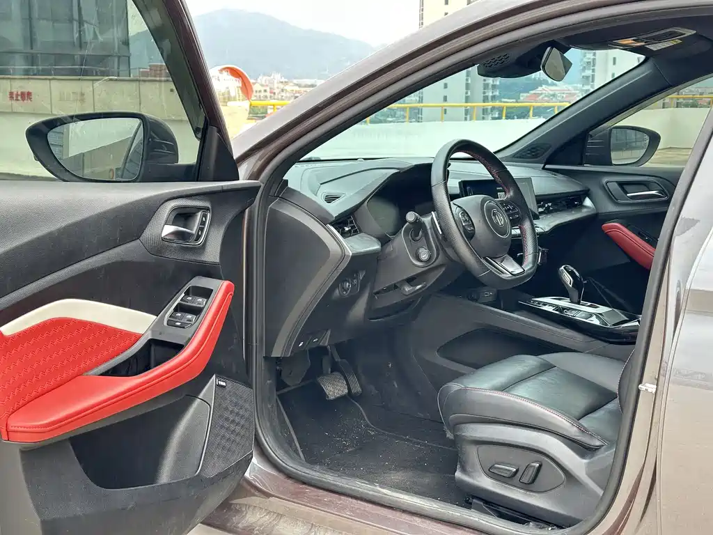 MG5 300 TGI DCT Youth Luxury Flagship