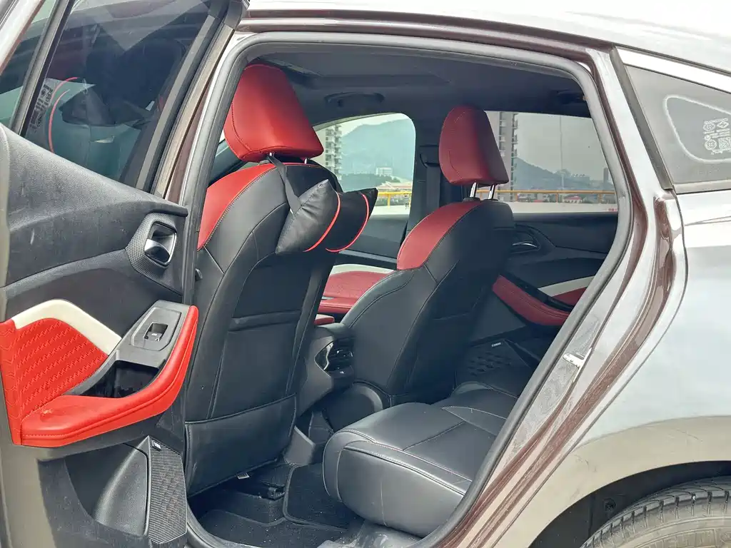 MG5 300 TGI DCT Youth Luxury Flagship