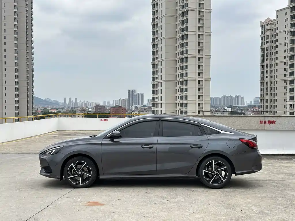 MG5 300 TGI DCT Youth Luxury Flagship