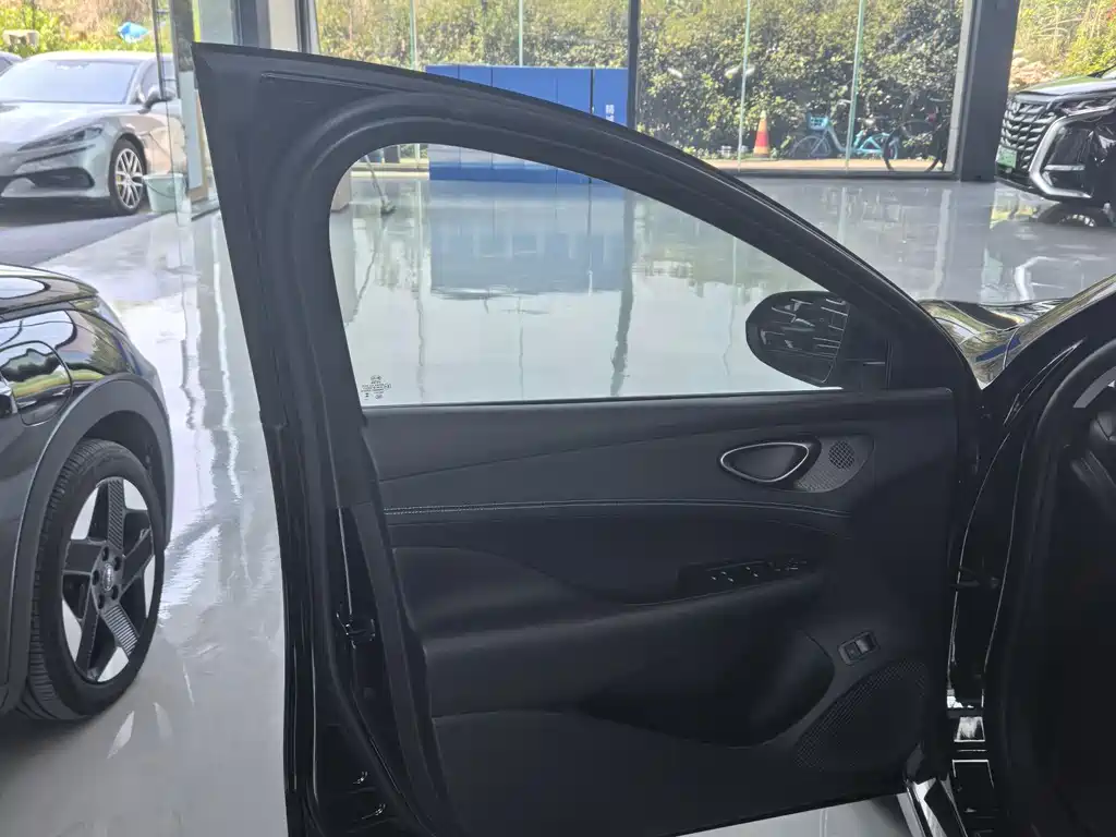 Seal 05 DM-i DM-i Smart Drive 120 KM Flagship