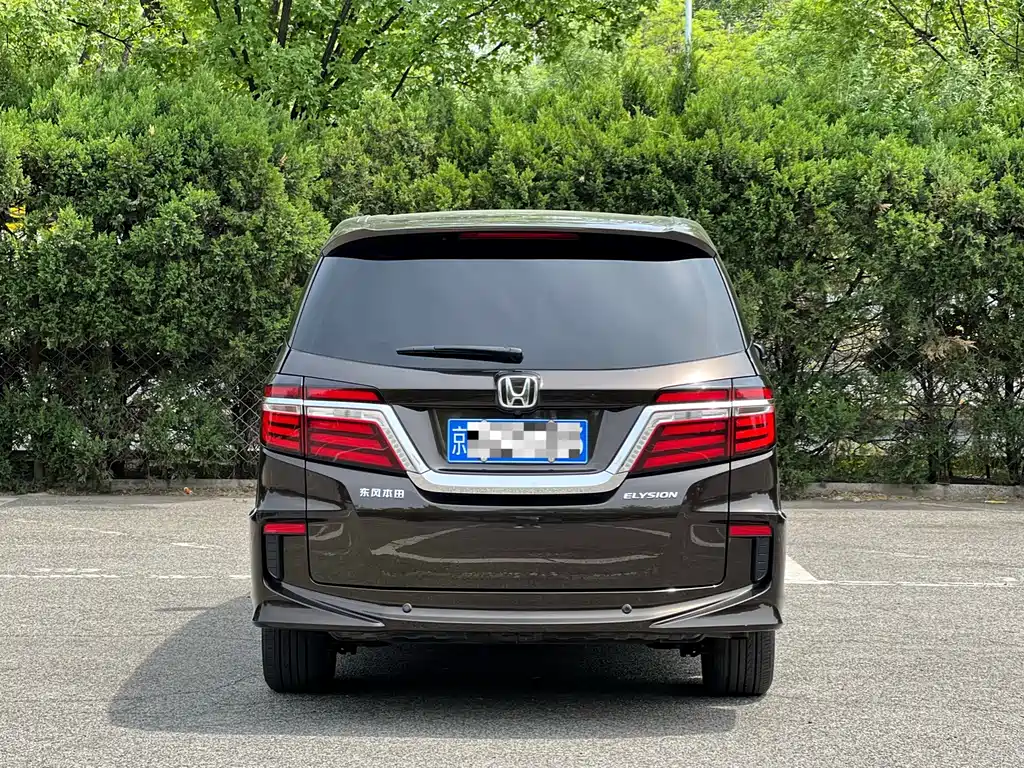 Elysion 2.4 L Luxury