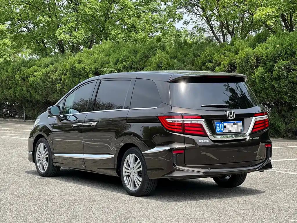 Elysion 2.4 L Luxury