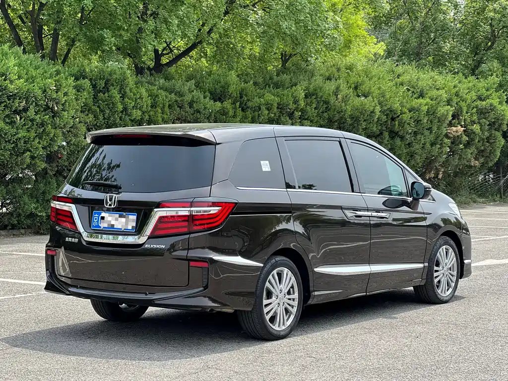 Elysion 2.4 L Luxury