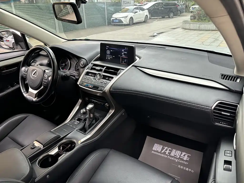 Lexus NX 300 FWD Sharp Travel