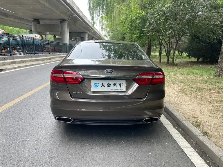 Ford Taurus EcoBoost 245 Fashion