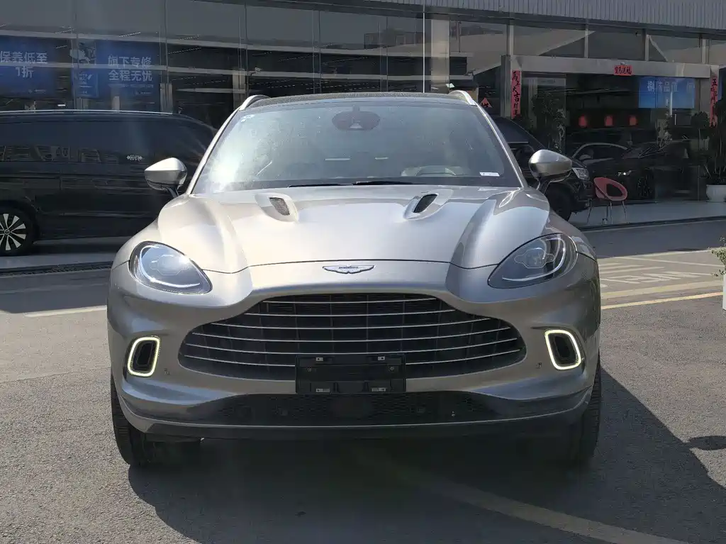 Aston Martin DBX 3.0 T STRAIGHT-SIX