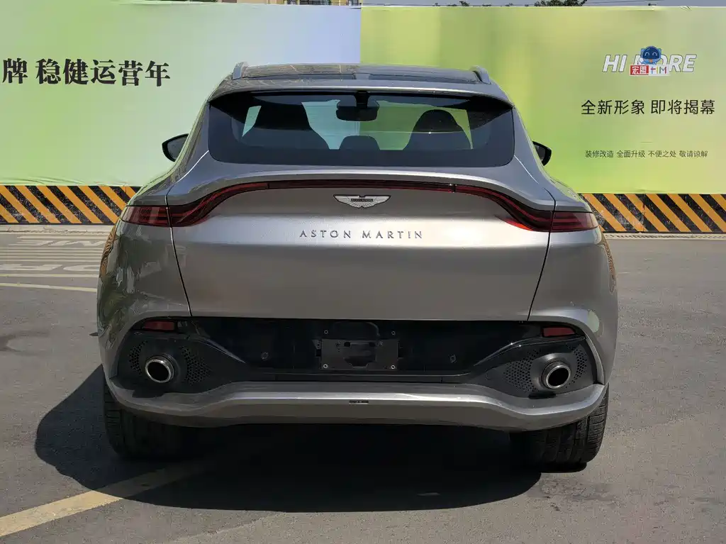 Aston Martin DBX 3.0 T STRAIGHT-SIX