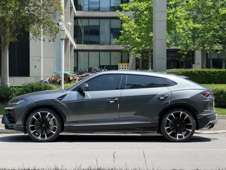 Lamborghini Urus 4.0 T V8