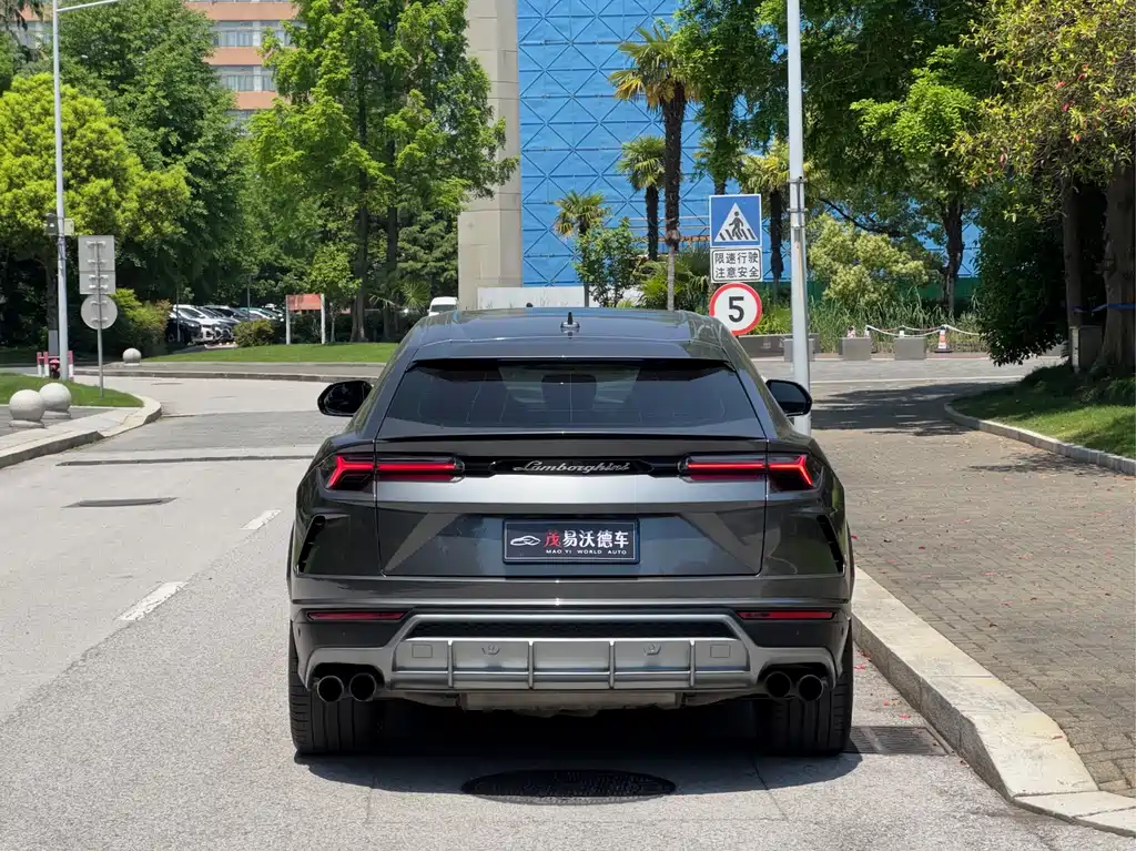 Urus 4.0 T V8