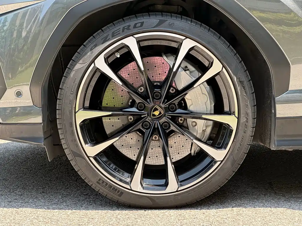 Urus 4.0 T V8