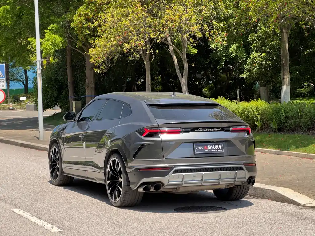 Urus 4.0 T V8