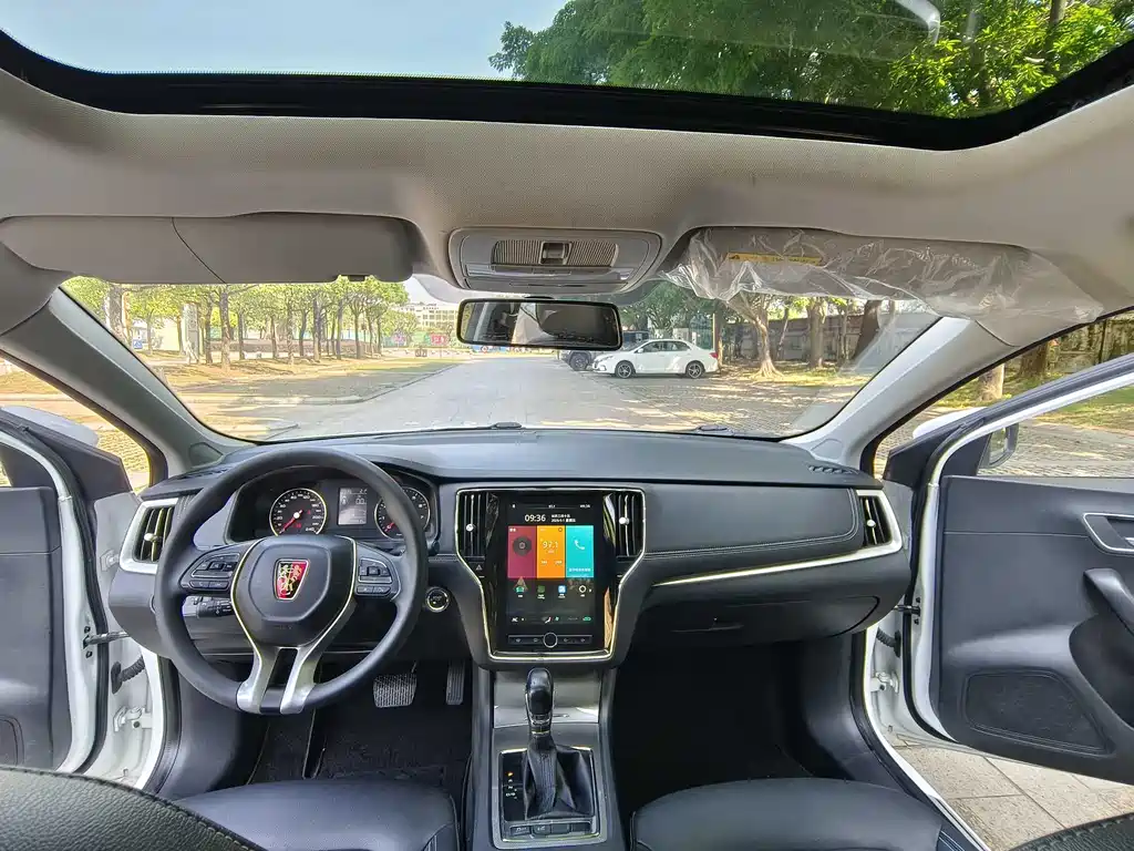 Roewe i6 Classic PLUS 1.6 L CVT 4 G Connected Glory Holographic