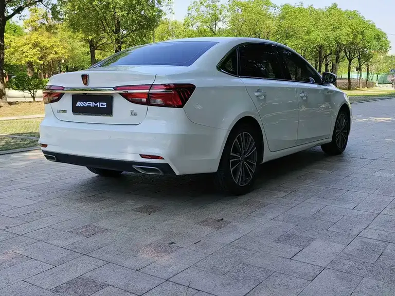 Roewe i6 Classic PLUS 1.6 L CVT 4 G Connected Glory Holographic
